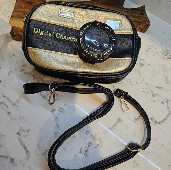 Camera Crossbody Bag - Camera Shaped Bag - Picture 5 of 9